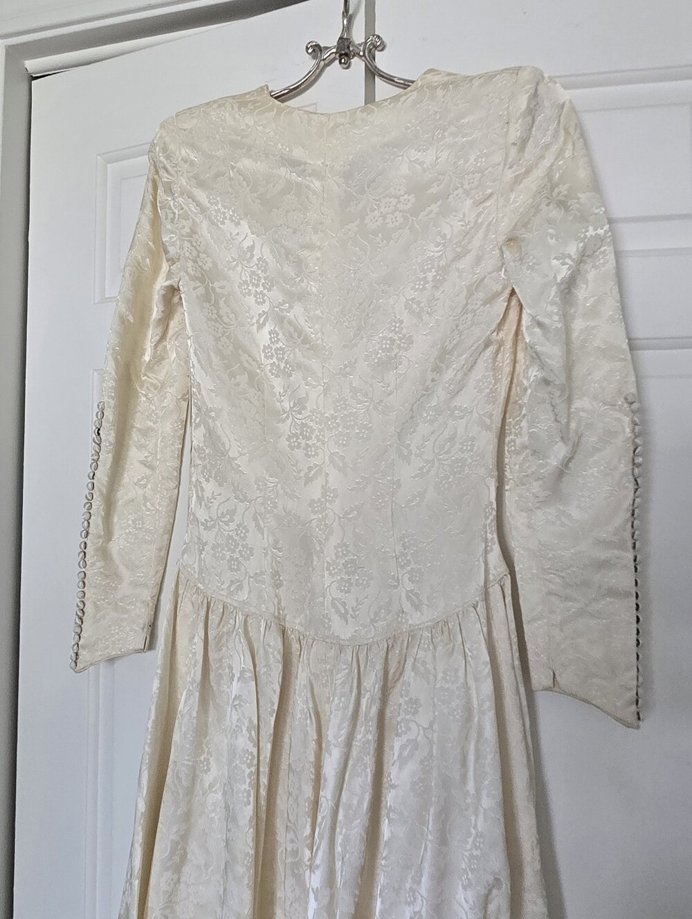 Vtg 80s Floral Ivory Satin Jacquard Wedding Gown, Button, Scallop, Train, XS - Picture 4 of 7